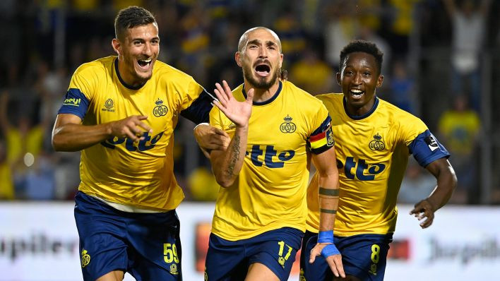 od体育课程-阿贾克斯大比分获胜，轻松突围晋级