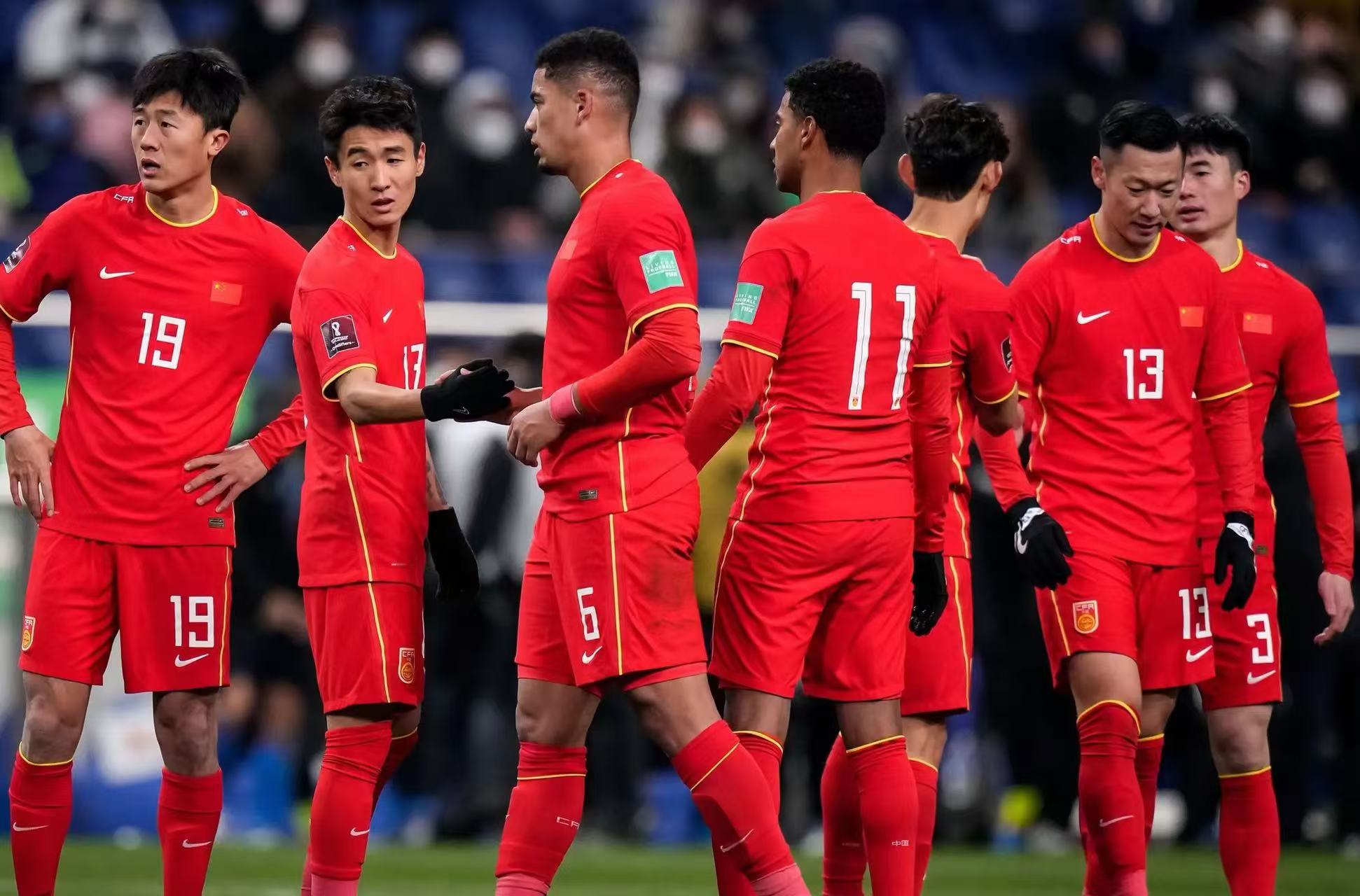 中国足球联赛举办首场激烈交锋