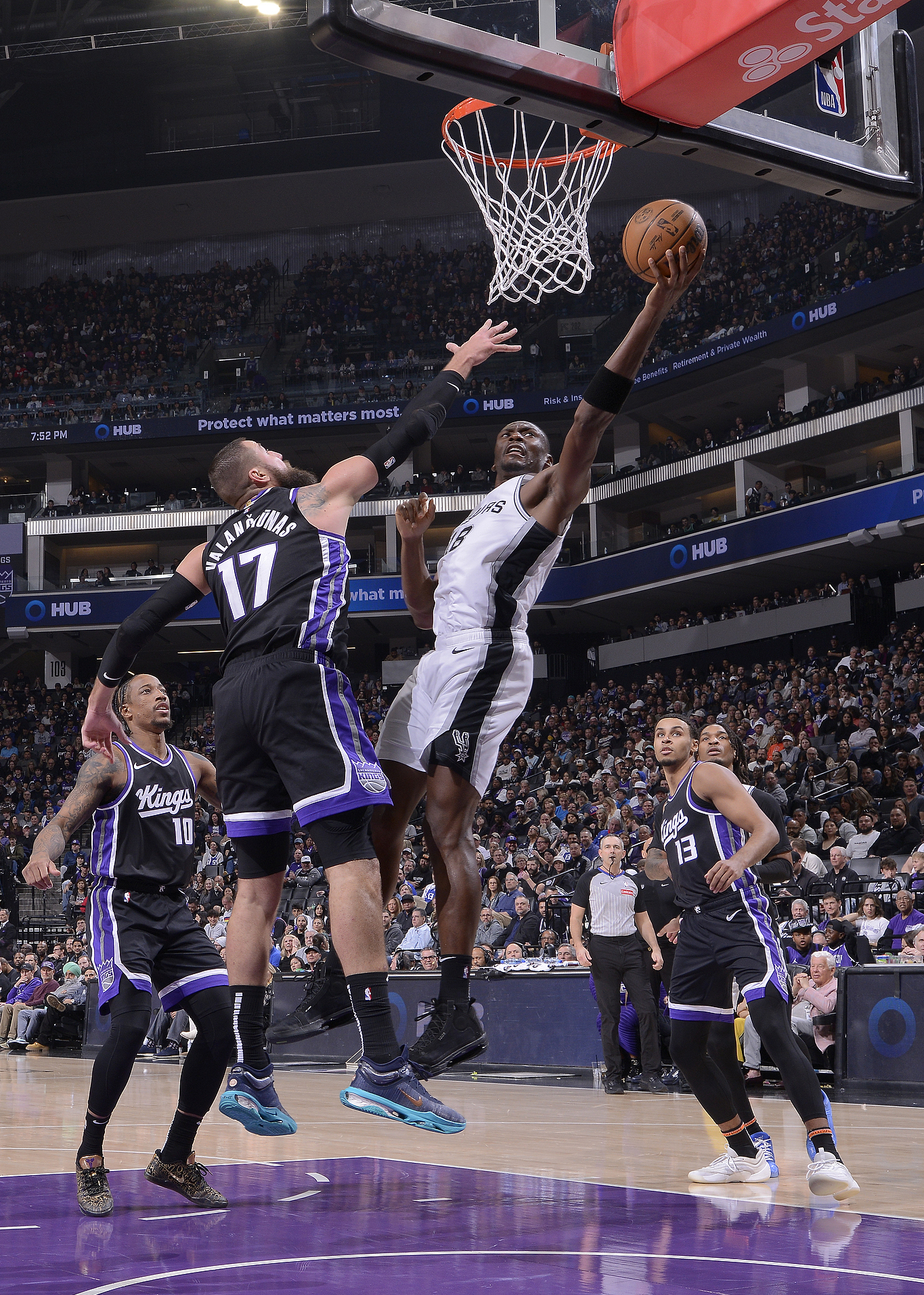 马刺大胜爵士，展现出强大的统治力