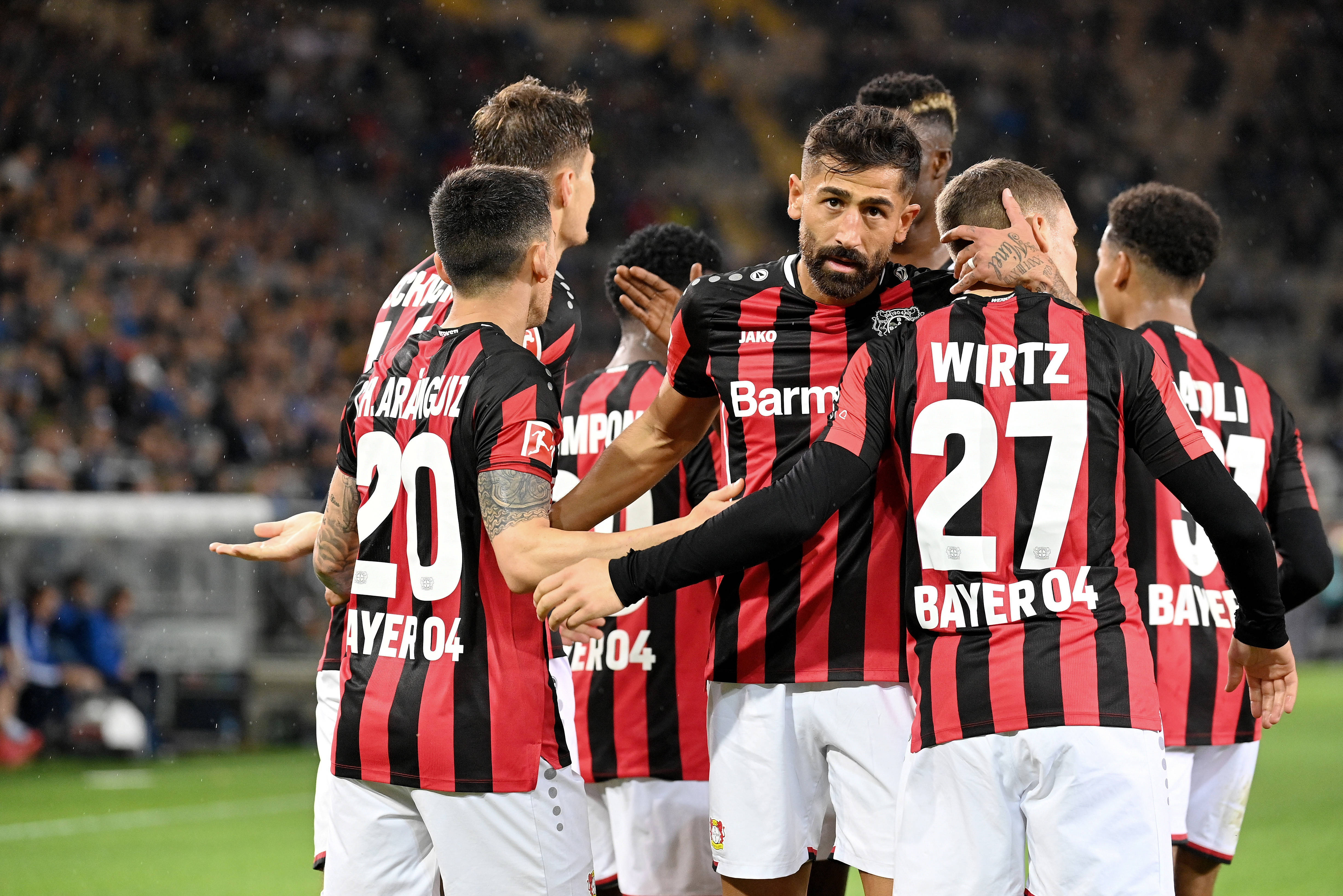 包含斯图加特客场不敌门兴，遭遇三连败的词条