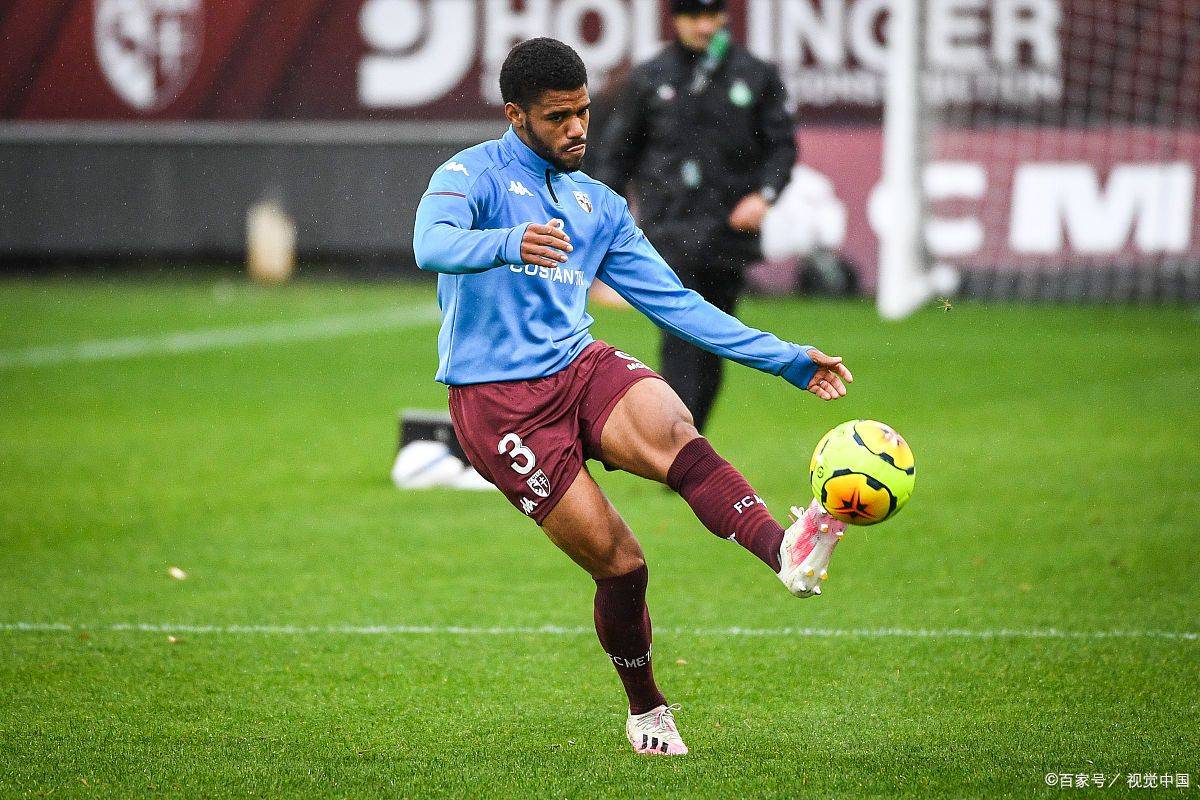 圣埃蒂安队主帅公开批评球员不强硬态度的简单介绍