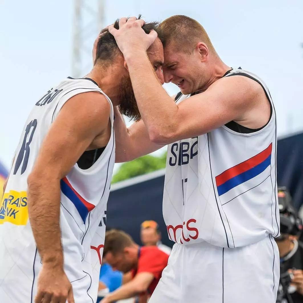 塞尔维亚惊险获胜，积分攀升